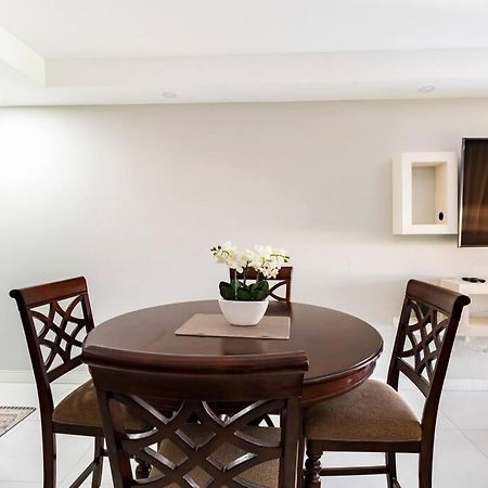 City Edge La Vie Kingston Bagian luar foto