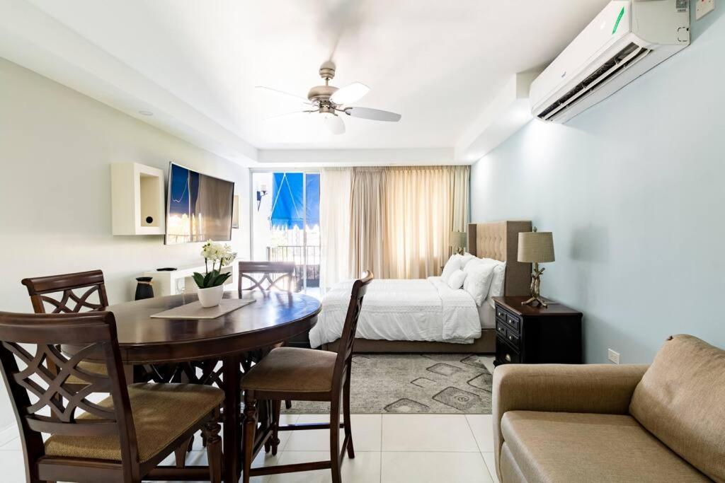 City Edge La Vie Kingston Bagian luar foto
