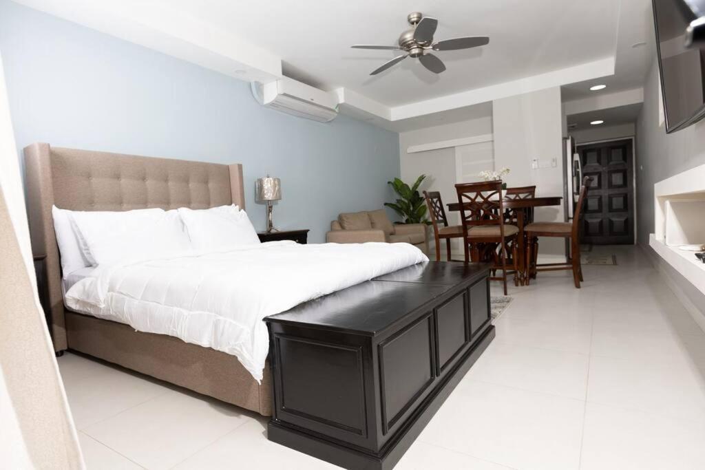 City Edge La Vie Kingston Bagian luar foto