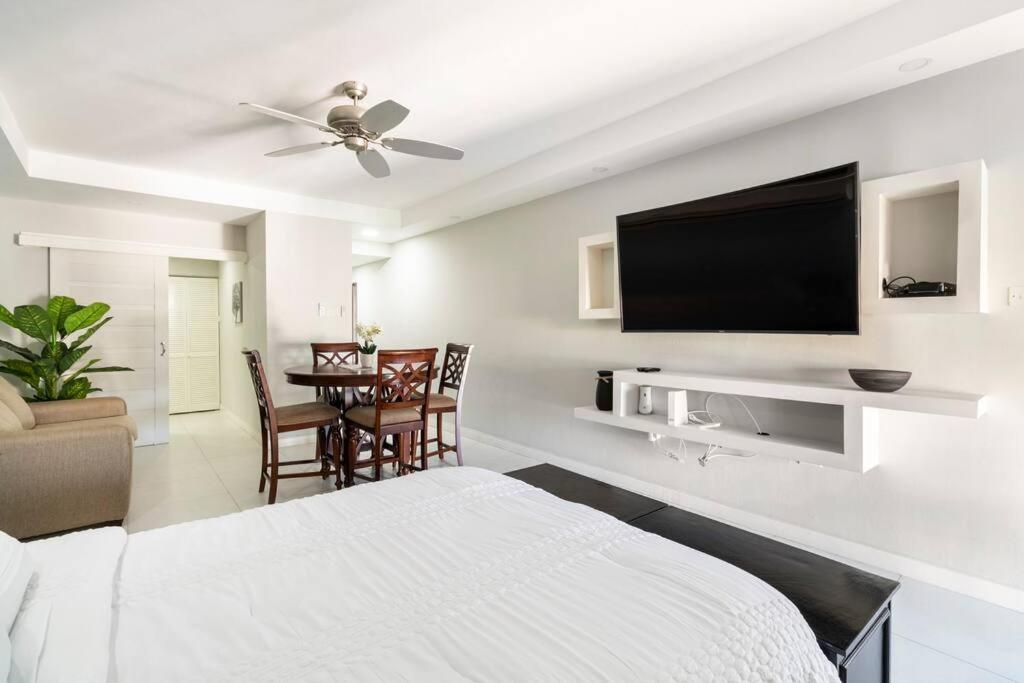 City Edge La Vie Kingston Bagian luar foto