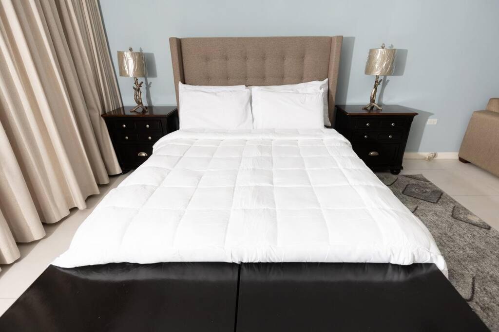 City Edge La Vie Kingston Bagian luar foto